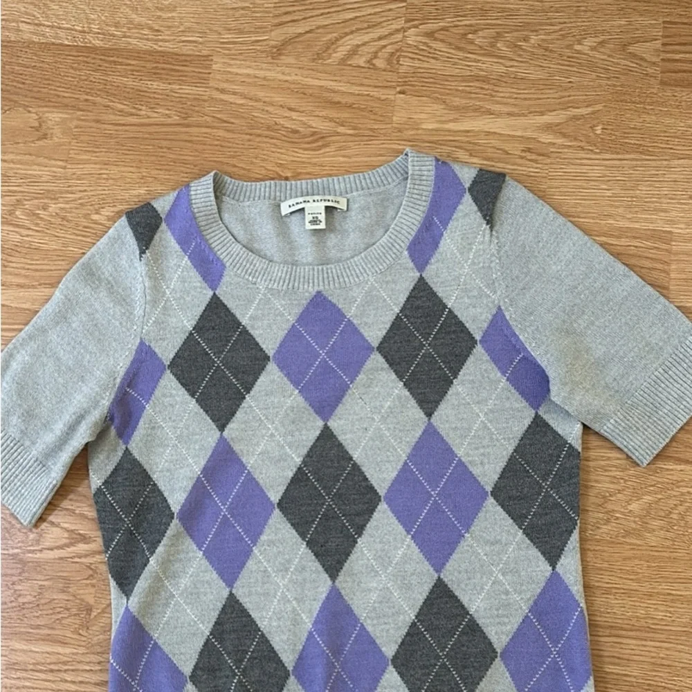 Banana Republic women Gray/purple Argyle Sweater 60% organic merino wool size XS